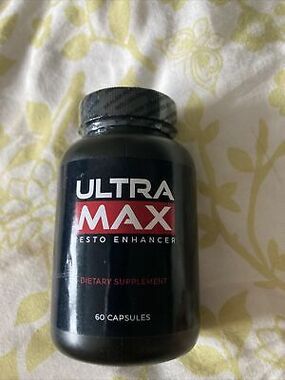 Photo of a jar of UltraMax Testo Enhancer capsules from a review by Heinrich of Berlin
